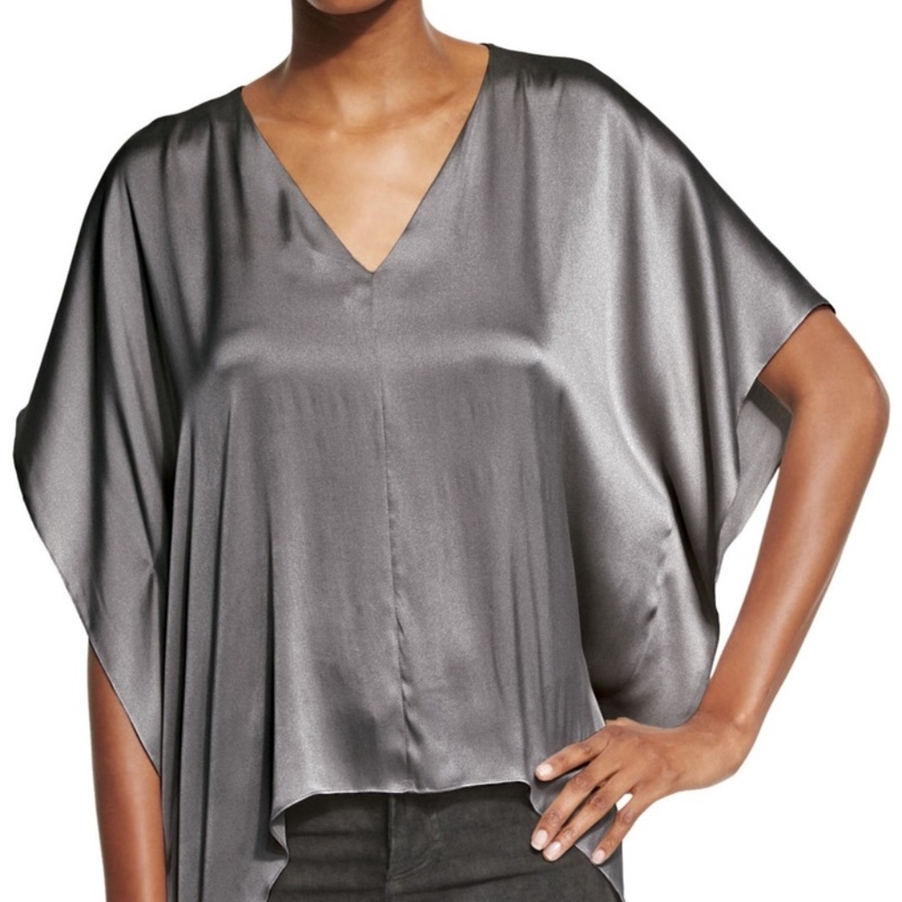 Alice + Olivia Nola Boxy V-Neck Satin Top Charcoal