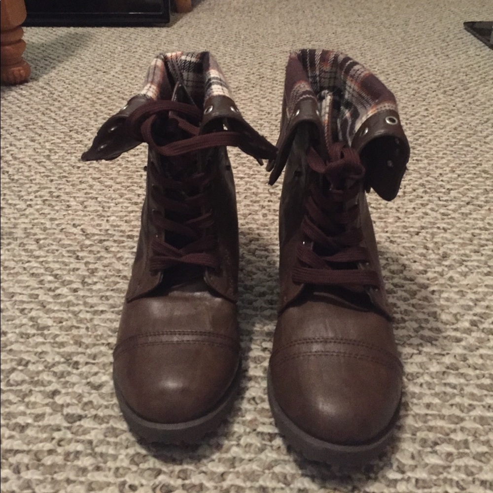 Kohl’s brown combat boots