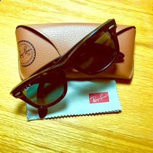 Ray-Ban Wayfarer Polarized Tortoise Sunglasses