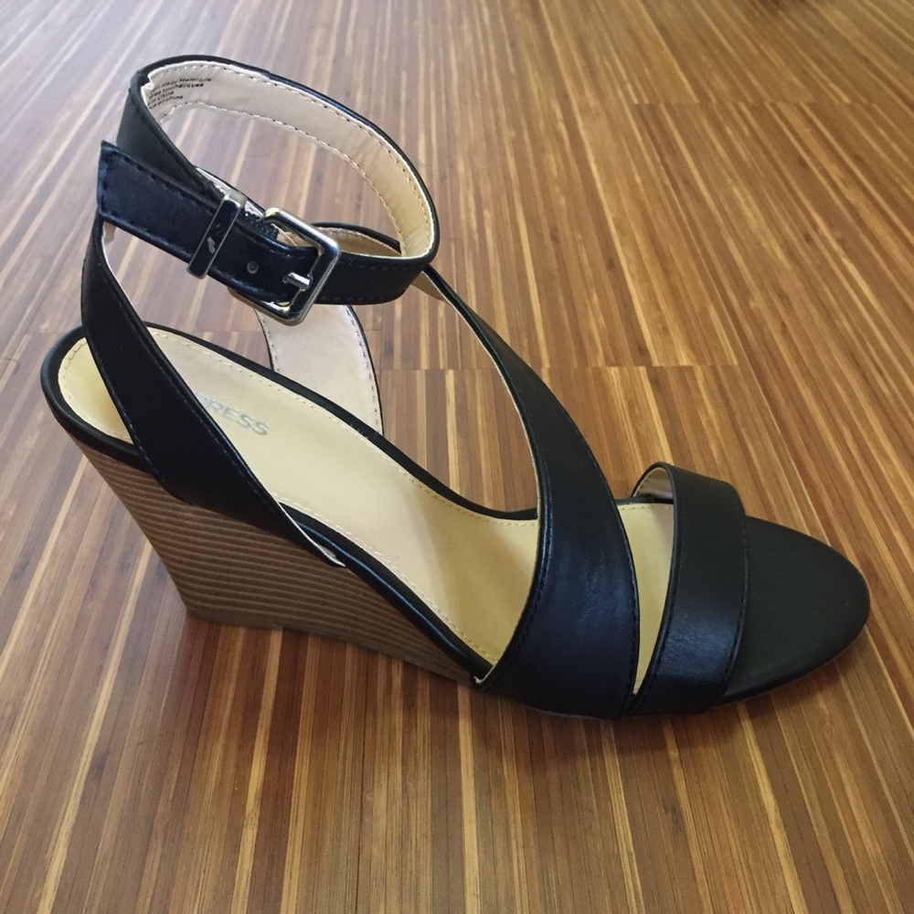 Black Strappy Platform Sandals - size 8 NWOT