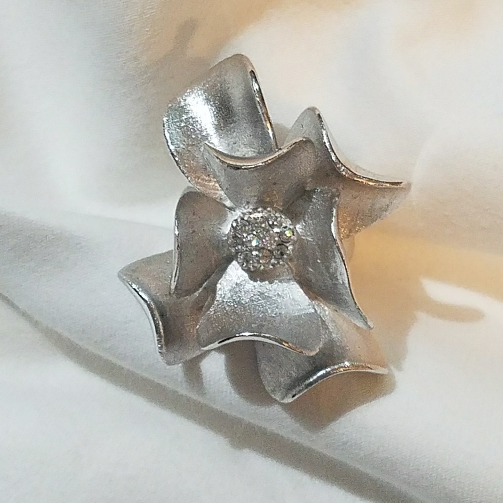 Premier Designs "Magnolia" ring