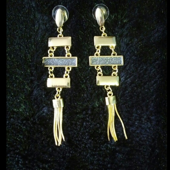 Jewelry - 3/20🔥🔥tassels and bars earrings🔥🔥