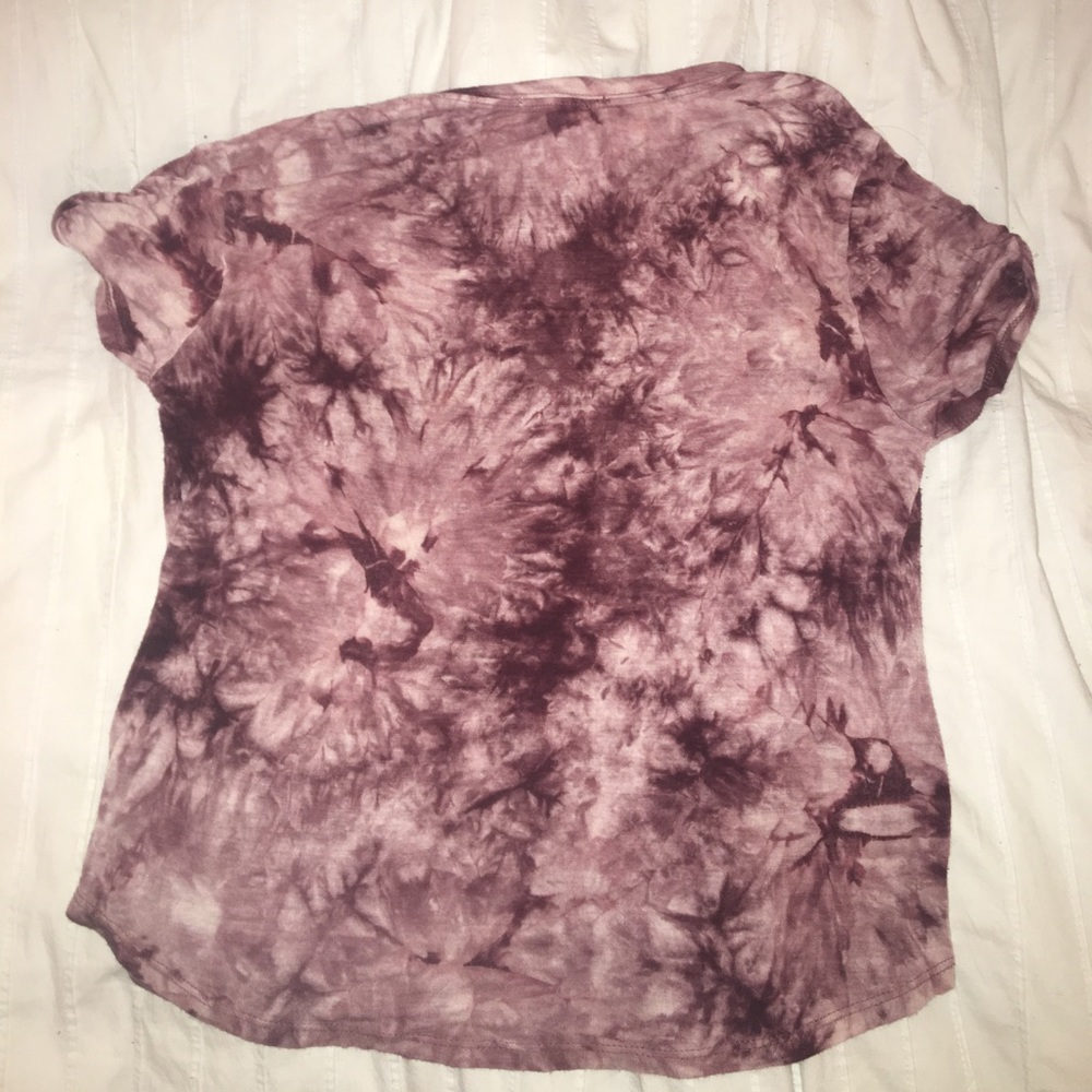 low key grungy but cut shirt - Picture 2 of 4