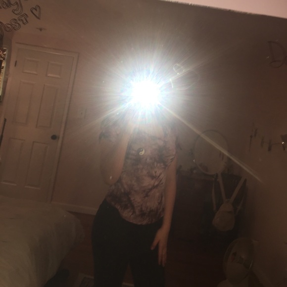 low key grungy but cut shirt - Picture 4 of 4