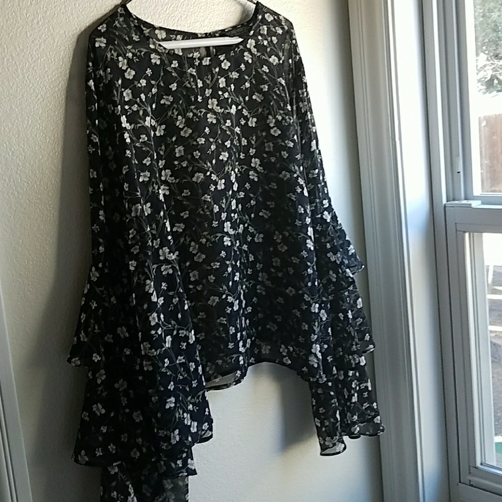 FOREVER 21 Blouse bell sleeves