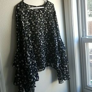 FOREVER 21 Blouse bell sleeves