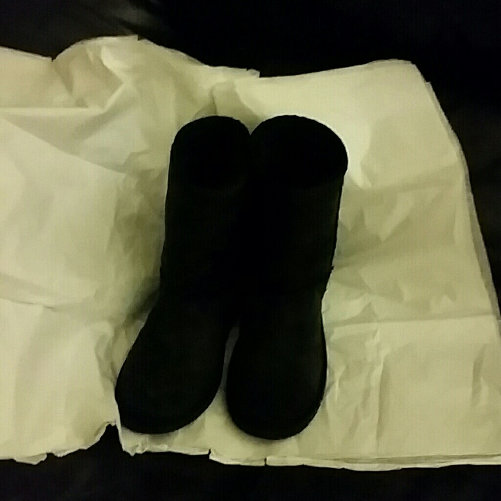 Black ugg boots