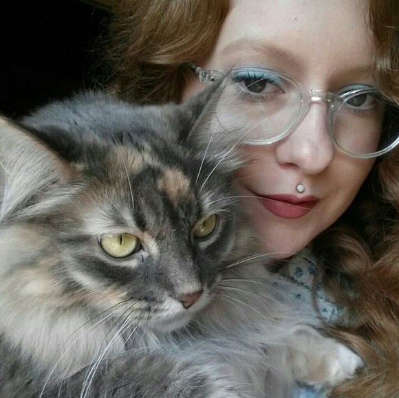 Meet your Posher, Aubrey - Picture 2 of 3