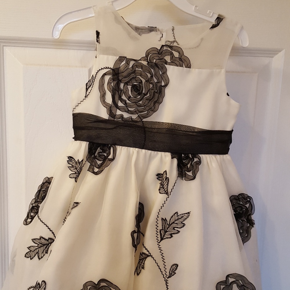 Black and white Floral Bonnie Jean girls dress