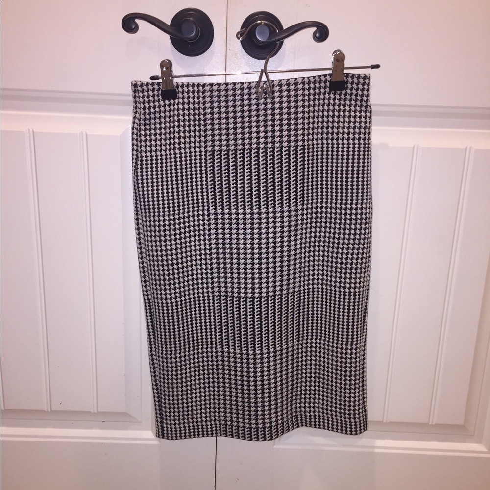 Anne Taylor Petite Houndstooth Pencil Skirt