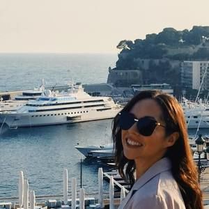 Meet your Posher, Adrianne