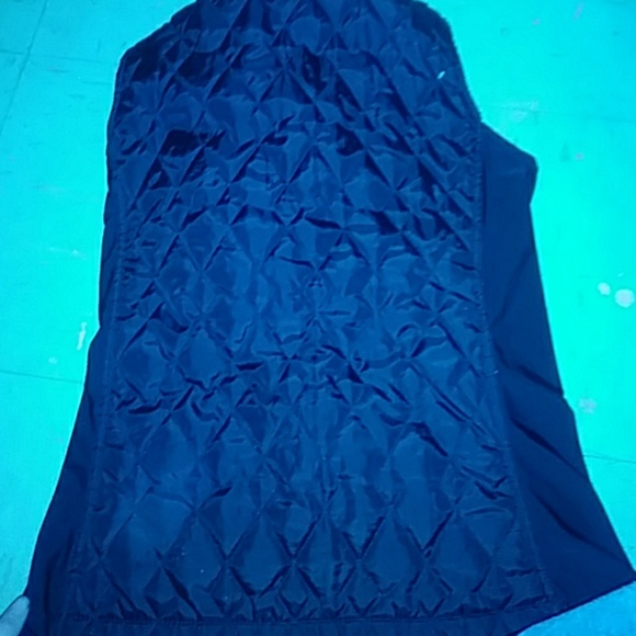 A work out jacket with arm holes - Picture 2 of 2