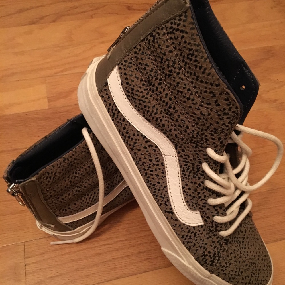 BNWT Vans leather hi-top size 8