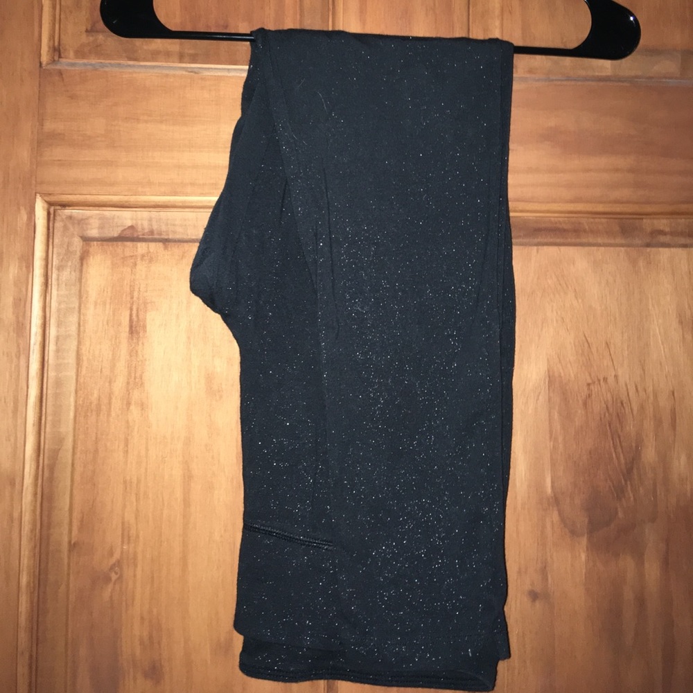 AEROPOSTALE BLACK SPARKLY LEGGINGS