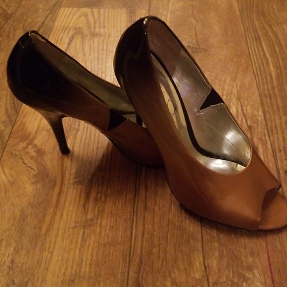 Shoe - Picture 4 of 4