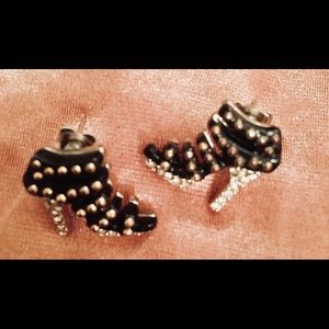 High heel shaped earrings