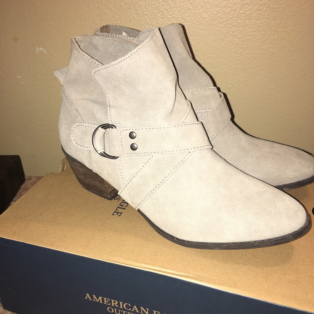 American Eagle suede booties