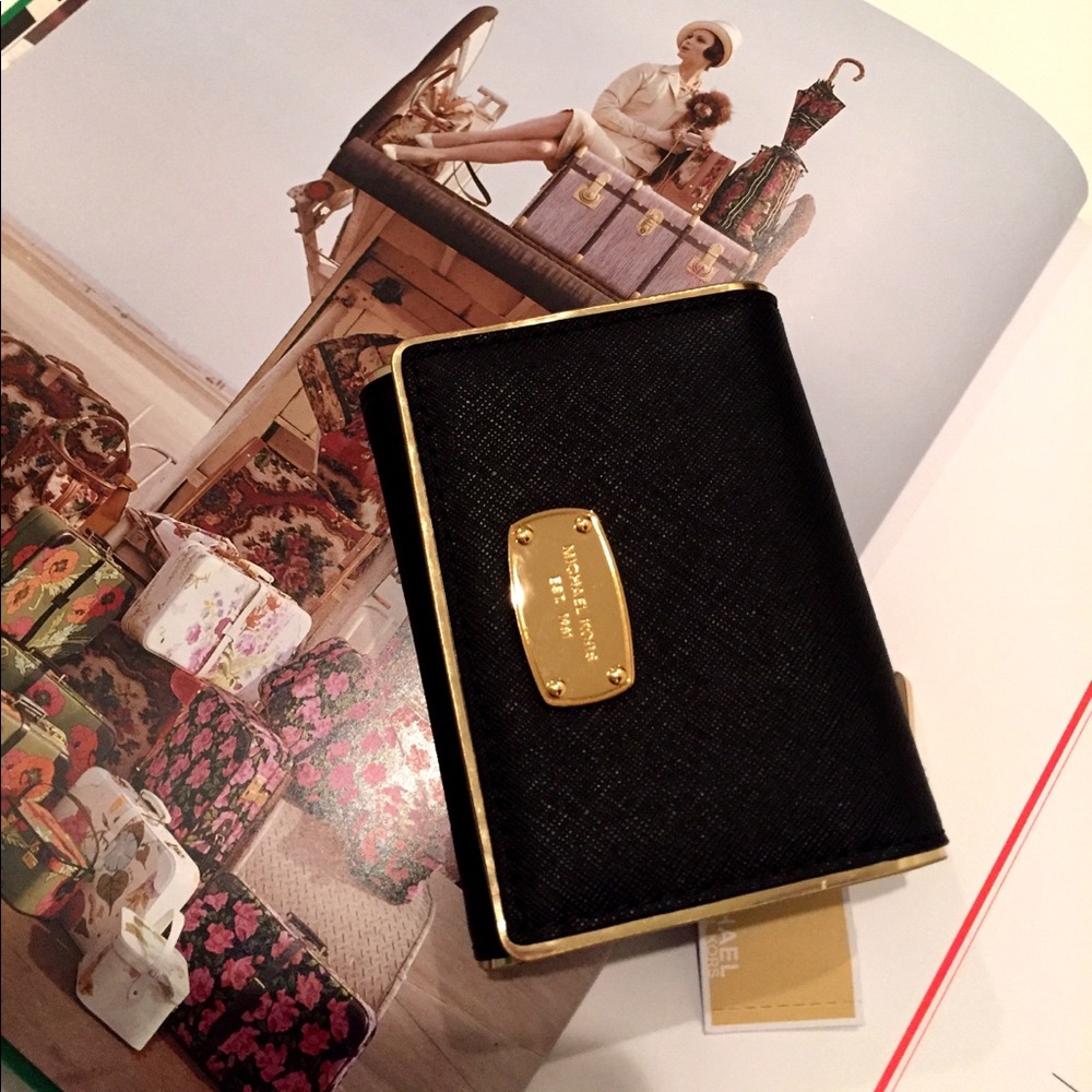 NWTs Michael Kors Classic Saffiano Leather Wallet - Picture 3 of 6