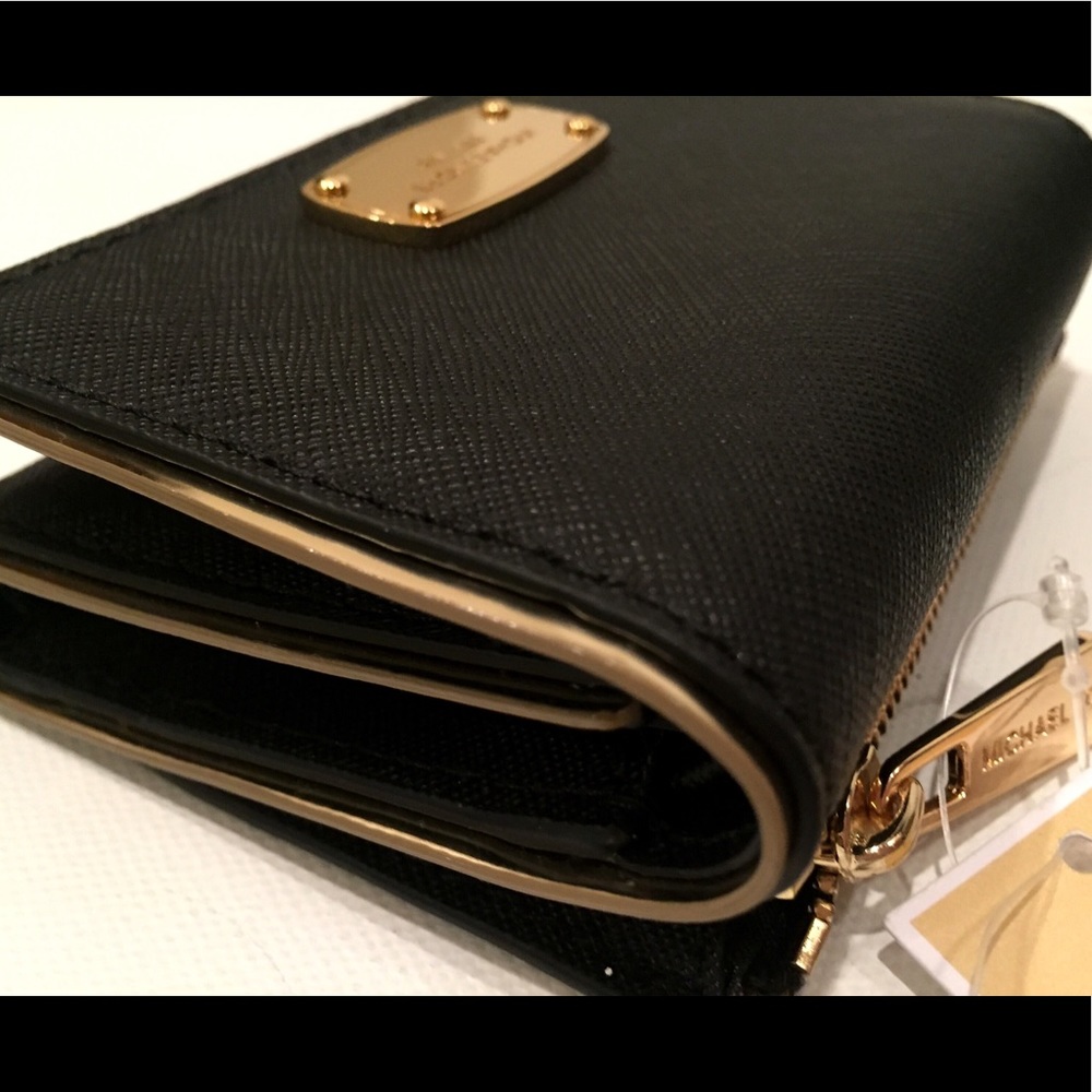 NWTs Michael Kors Classic Saffiano Leather Wallet - Picture 5 of 6