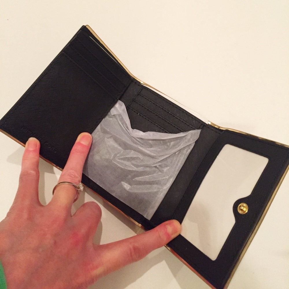 NWTs Michael Kors Classic Saffiano Leather Wallet - Picture 6 of 6