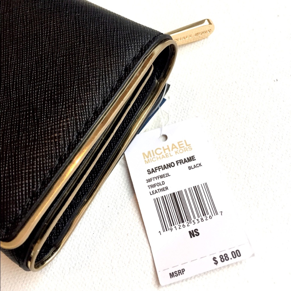 NWTs Michael Kors Classic Saffiano Leather Wallet - Picture 2 of 6