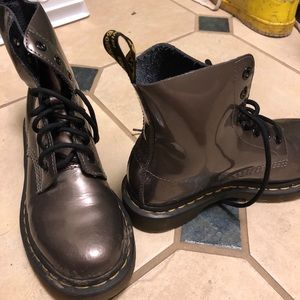 Metallic dr Martens