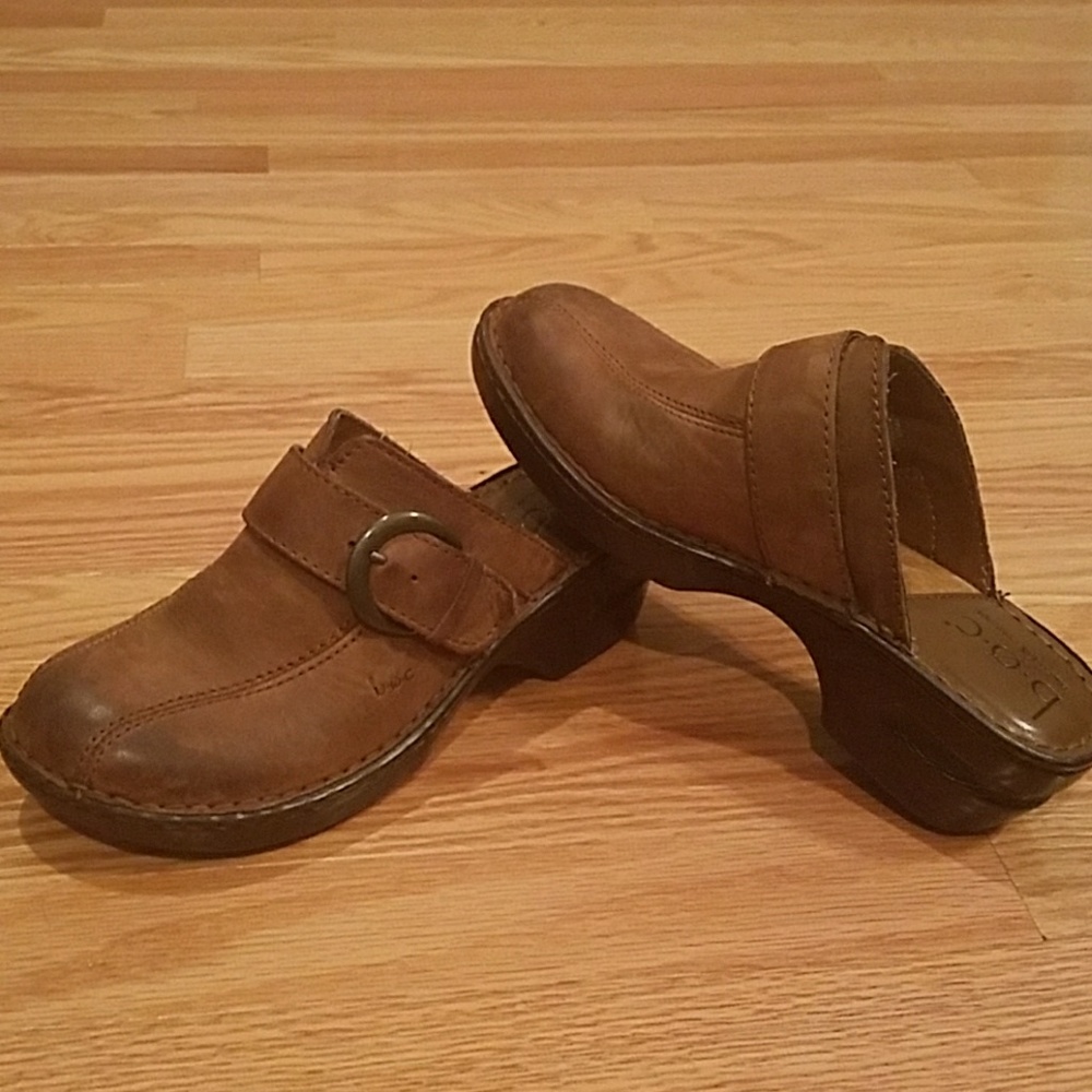 B.O.C. Born Concept---brown leather clogs