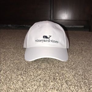 WHITE VINEYARD VINES HAT