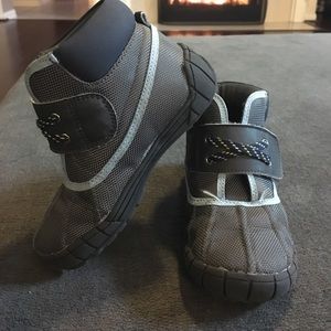 Boys boots