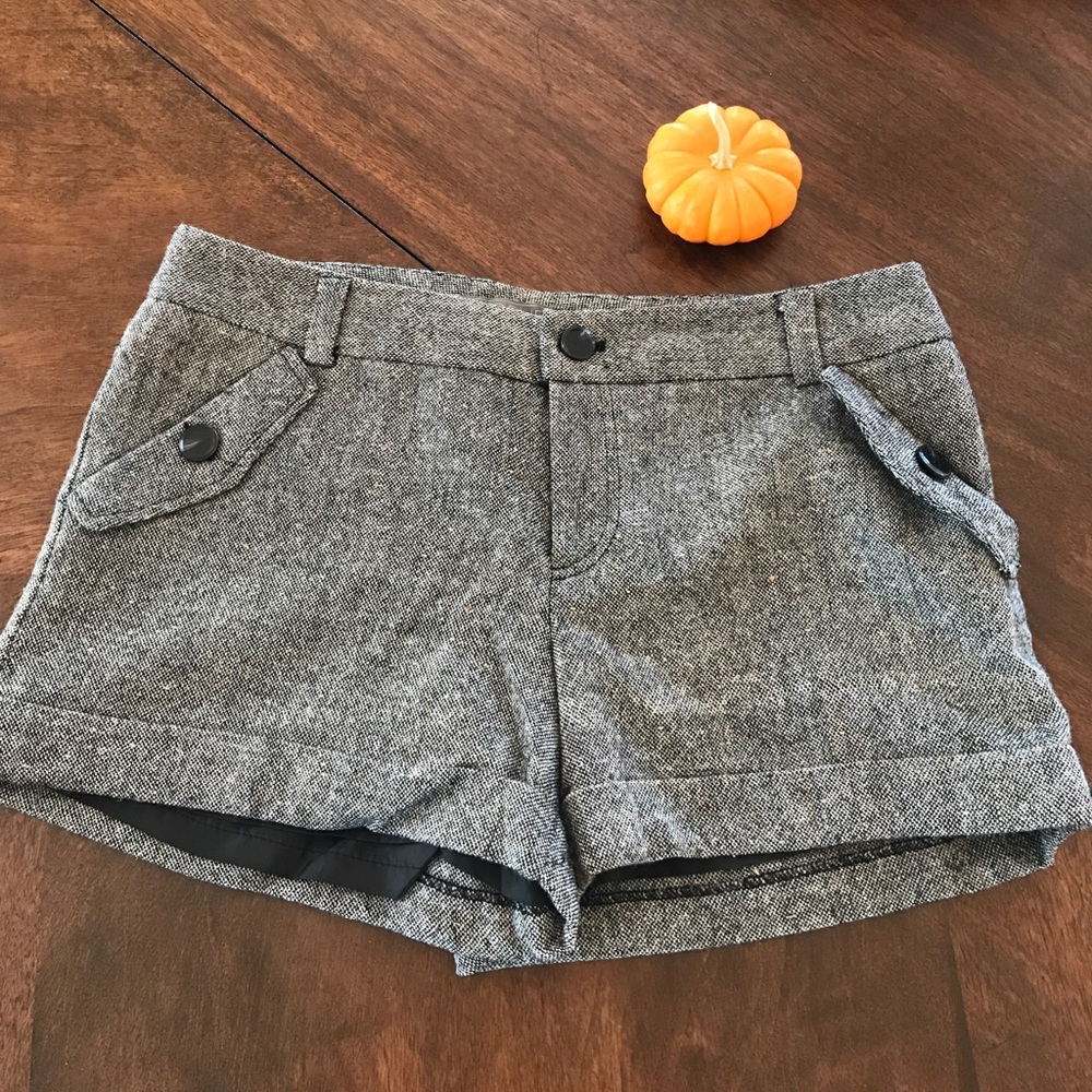 Grey shorts with black trim