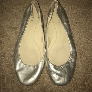 Vera Wang Silver Flats