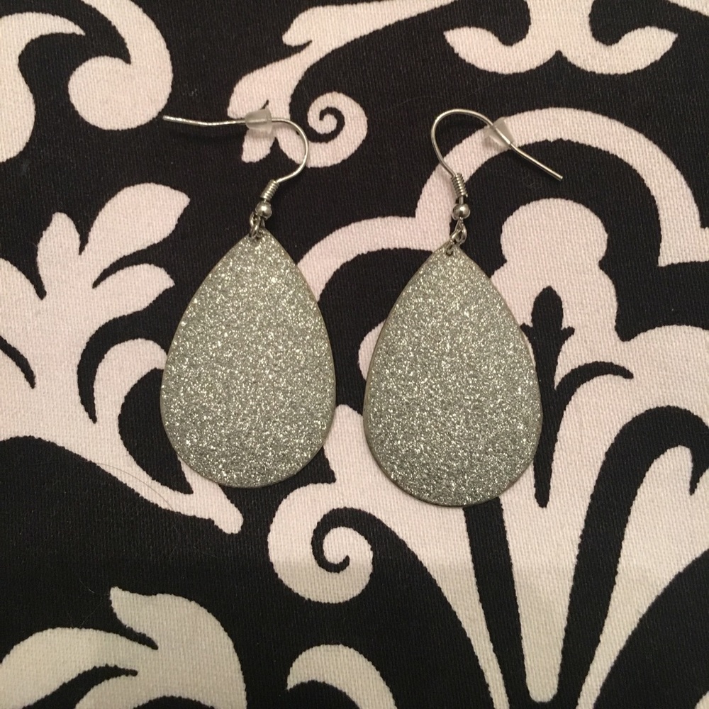 Sparkly teardrop earrings