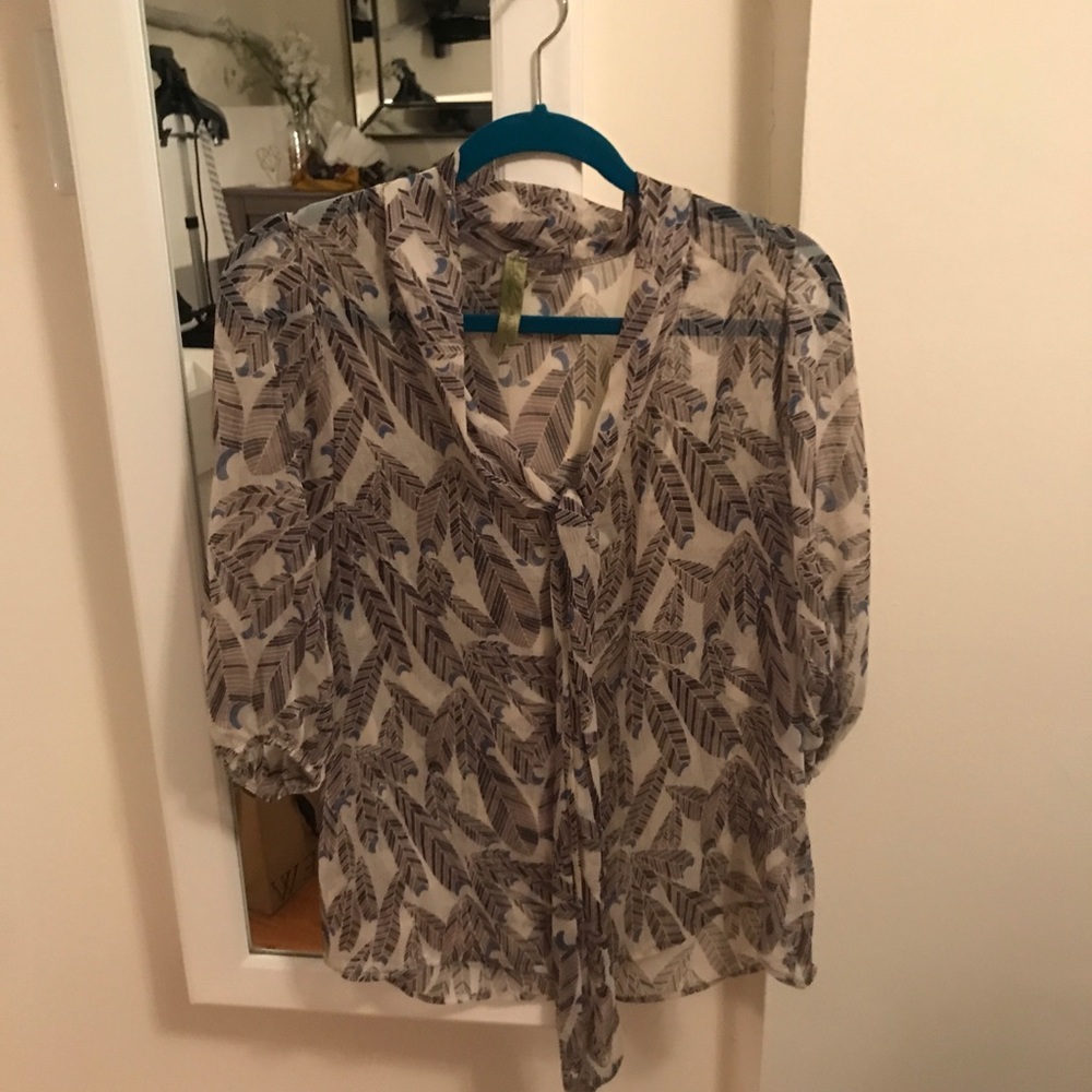 3/4 sleeve blouse with leaves pattern