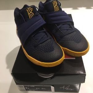 Nike Boys Kyrie 2(PS) Sneakers