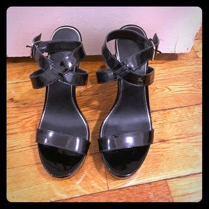 Black patent leather open-toed heels