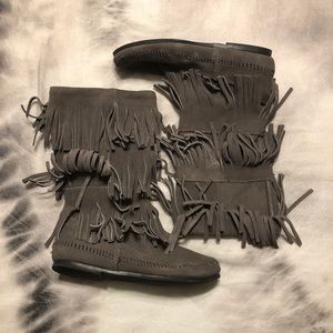 Minnetonka 3-layer fringe boots - size 8