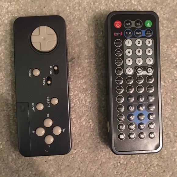 Car headrest DVD players - Picture 2 of 7