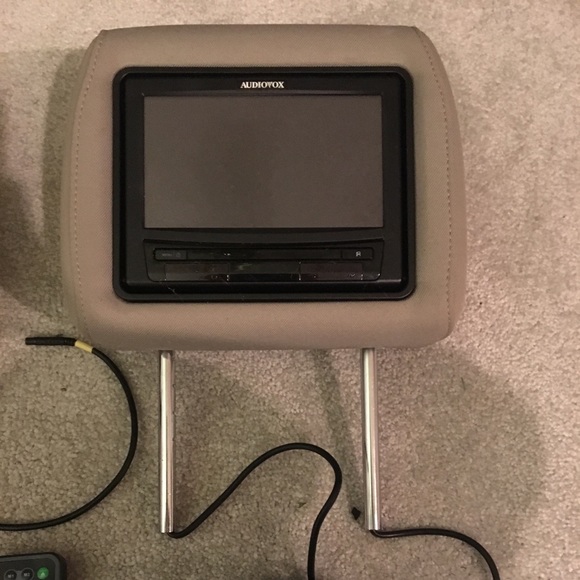 Car headrest DVD players - Picture 6 of 7