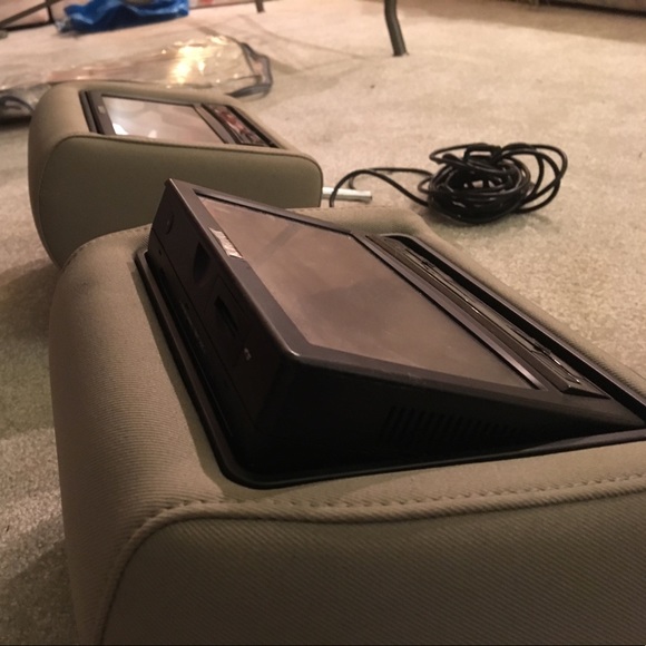 Car headrest DVD players - Picture 7 of 7