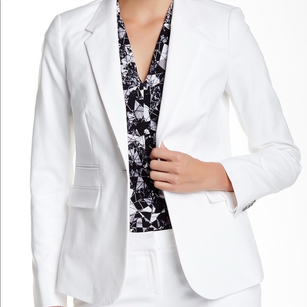Vince Camuto NWT one button white blazer  size 6