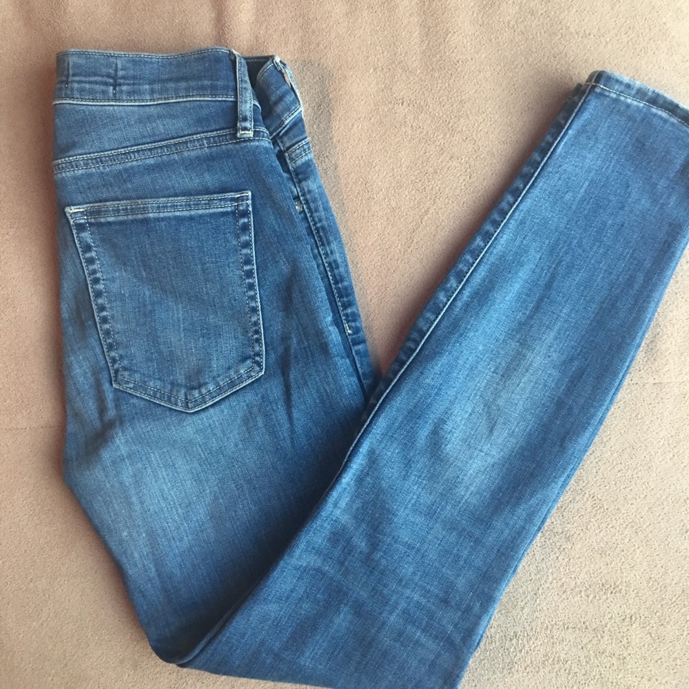 Gap women’s Resolution True Skinny 27 s