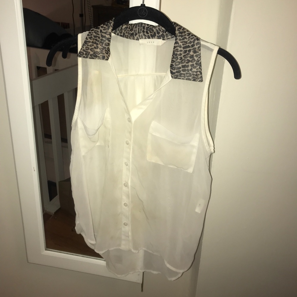 Lush white tank blouse leopard collar