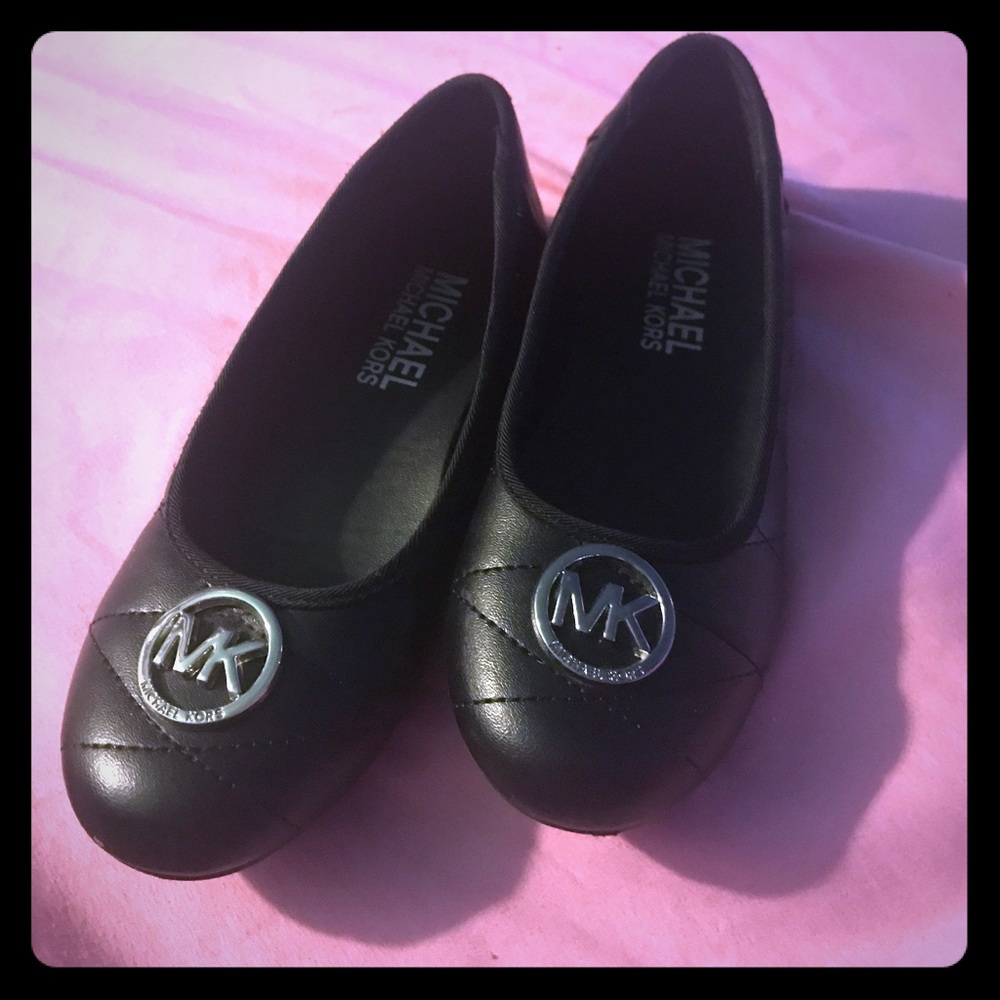 Girls Michael Kors black slip on ballet flats 🔥