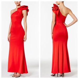 Betsy & Adam
Ruffled One-Shoulder Scuba Gown