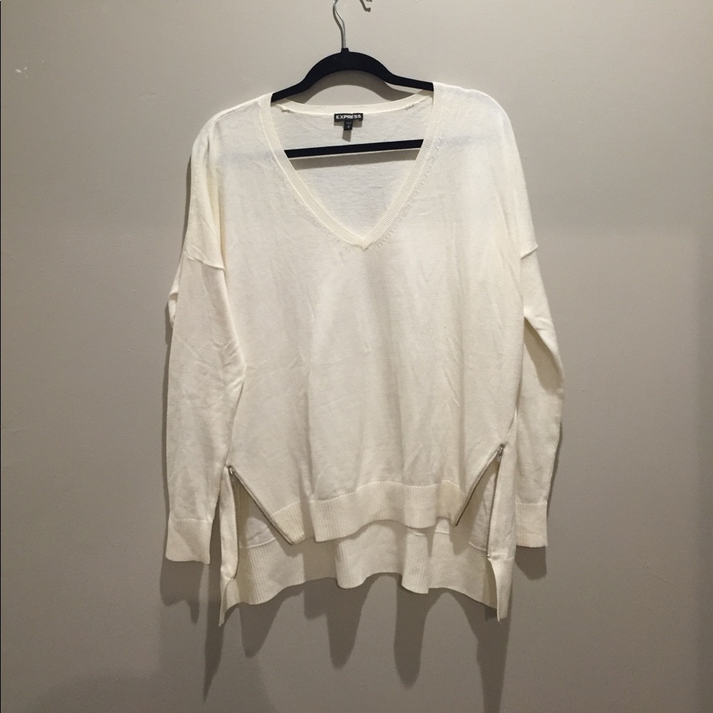 Express Cream V-Neck Long Sleeved Sweater