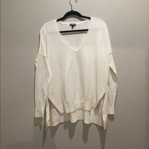 Express Cream V-Neck Long Sleeved Sweater