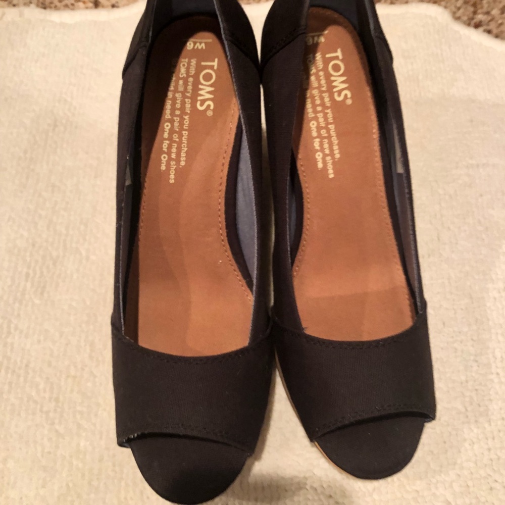 ***TOMS black peep-toe wedges***