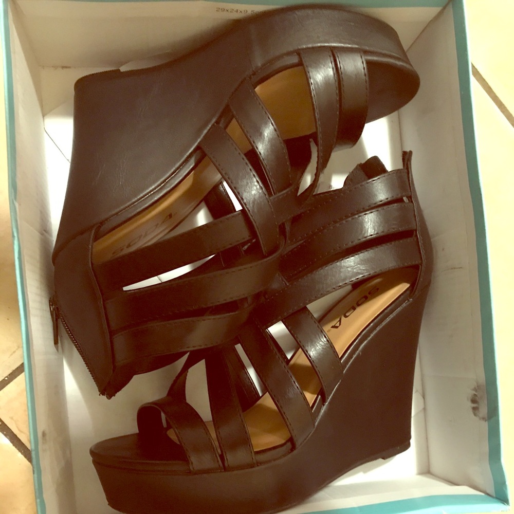 SODA JORGINA-S BLACK SIZE:7 W/ ZIPPERBACK