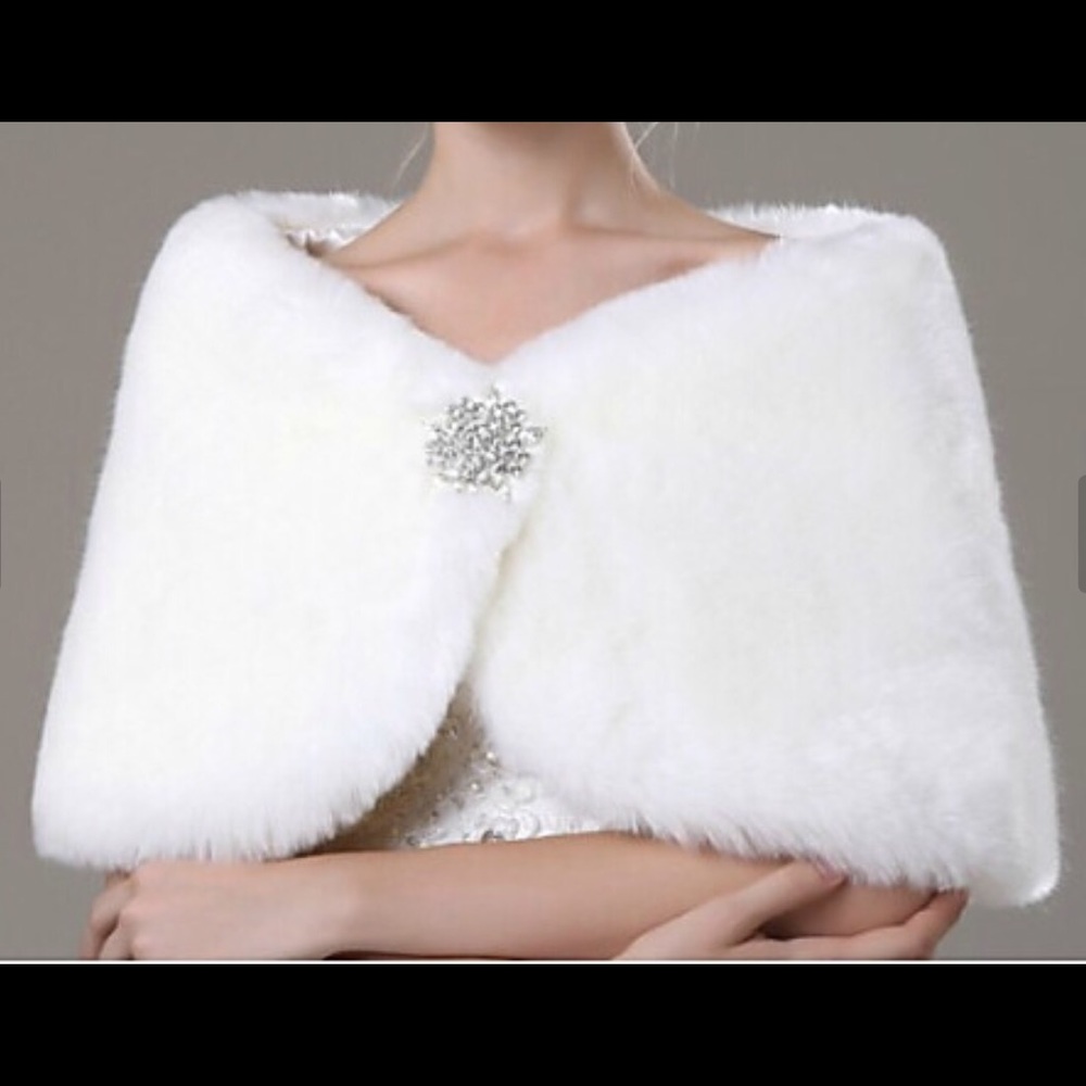 Faux Fur White Wedding/Party Wrap