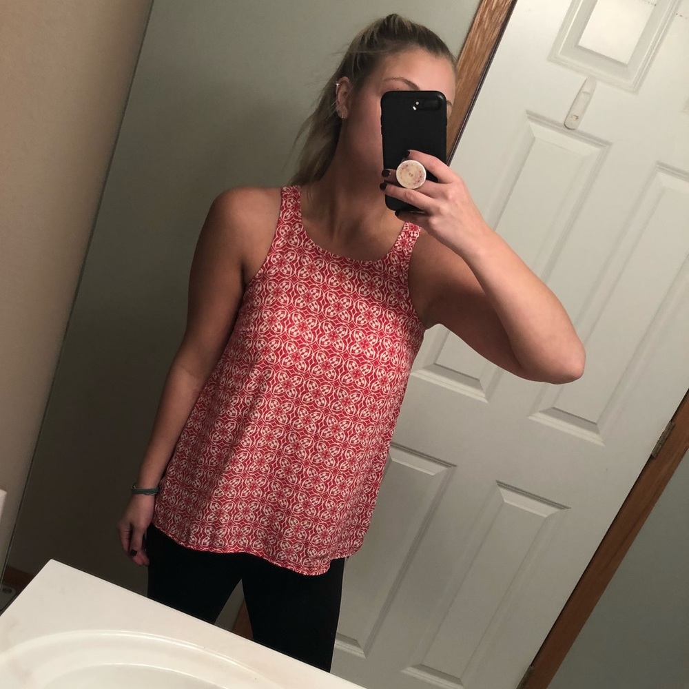 red n white tank